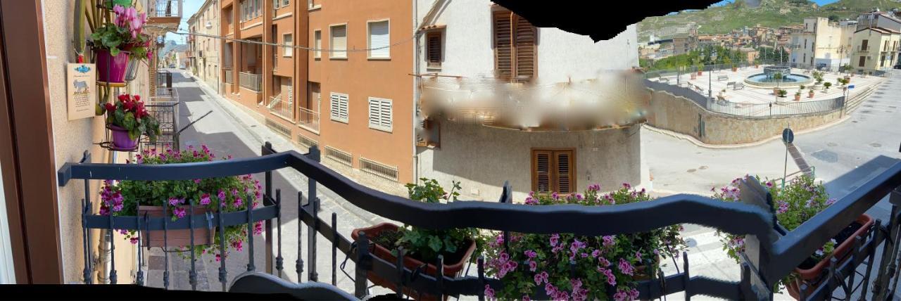 Fontana Di Li Rosi Apartment Campofranco Bagian luar foto